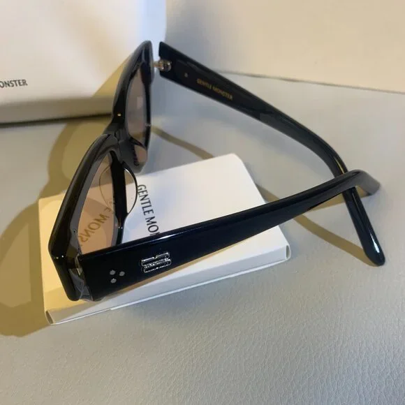 Gentle Monster NABI Black Sunglasses - Picture 3 of 9